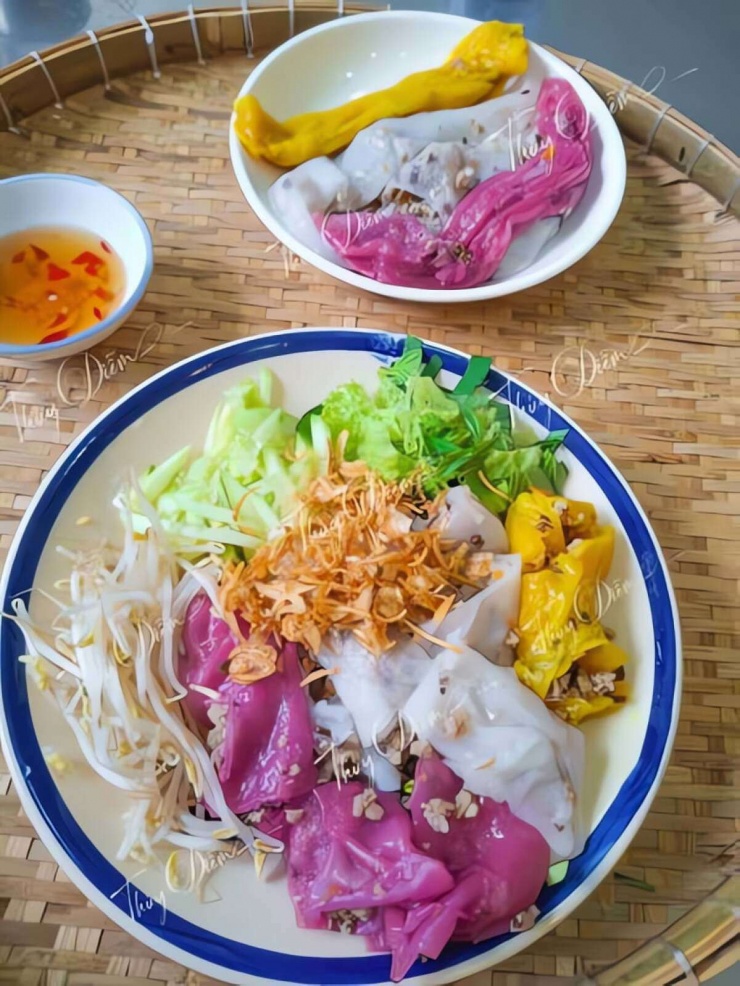 Mách bạn cách làm bánh cuốn 3 màu từ nguyên liệu tự nhiên bắt mắt, thơm ngon cho bữa ăn gia đình 1 Mách bạn cách làm bánh cuốn 3 màu từ nguyên liệu tự nhiên bắt mắt, thơm ngon cho bữa ăn gia đình - 1