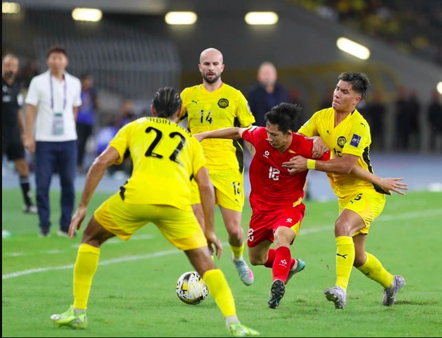 Malaysia có thể ‘bổn cũ soạn lại’, đội tuyển Việt Nam sẵn sàng nghênh đón
- Ảnh 1. Malaysia có thể ‘bổn cũ soạn lại’, đội tuyển Việt Nam sẵn sàng nghênh đón
- Ảnh 1.