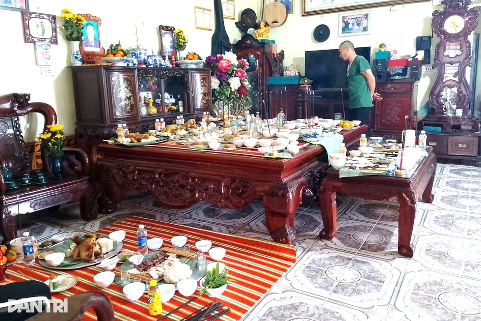 Mâm cỗ cúng bày không còn một chỗ trống của người Mường gây tò mò - 1