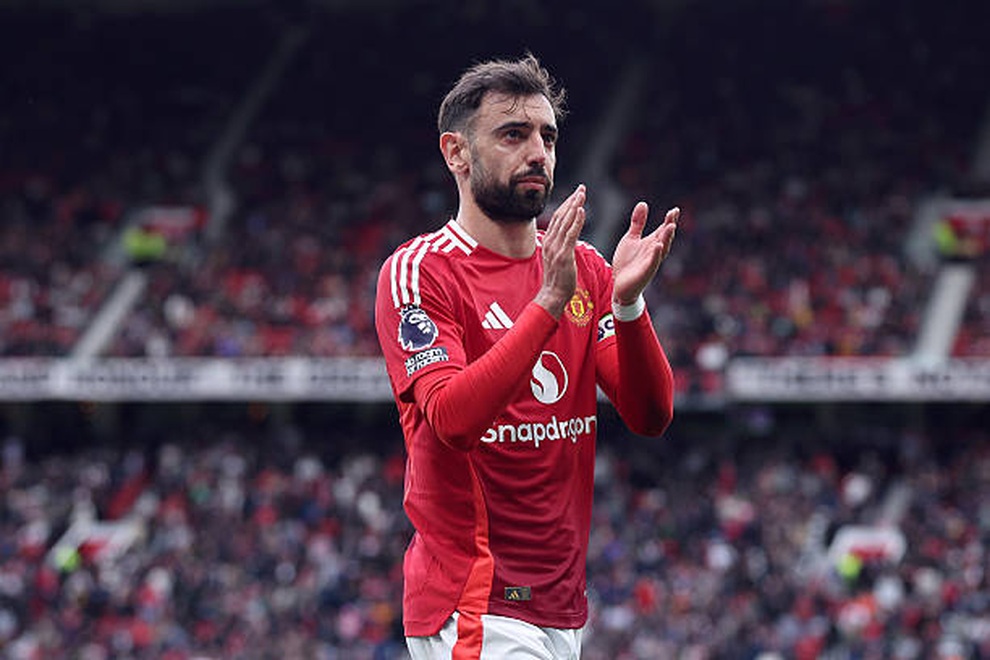 Man Utd đổi thái độ với Bruno Fernandes - 1