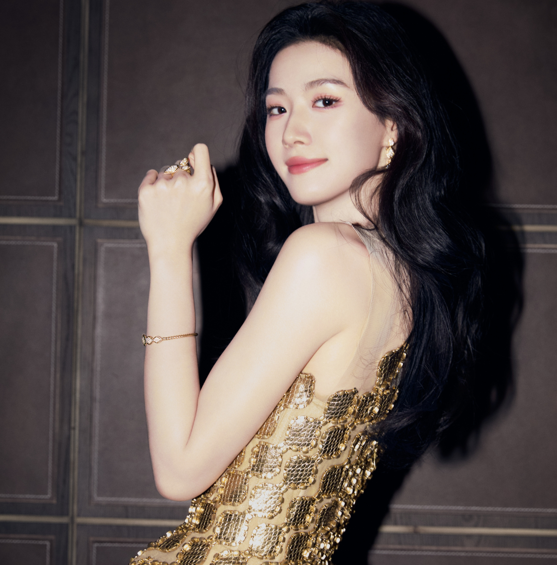 Màn lột xác 180 độ chấn động Trung Quốc: Từ gái quê kém sang đến nữ thần sắc đẹp khiến 12 triệu người mê đắm- Ảnh 1.