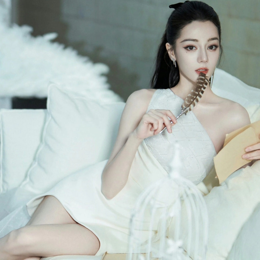 “Màn mất tích” bí ẩn của Địch Lệ Nhiệt Ba khiến fan lo lắng - 1