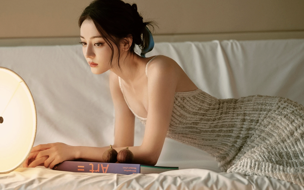 “Màn mất tích” bí ẩn của Địch Lệ Nhiệt Ba khiến fan lo lắng - 2