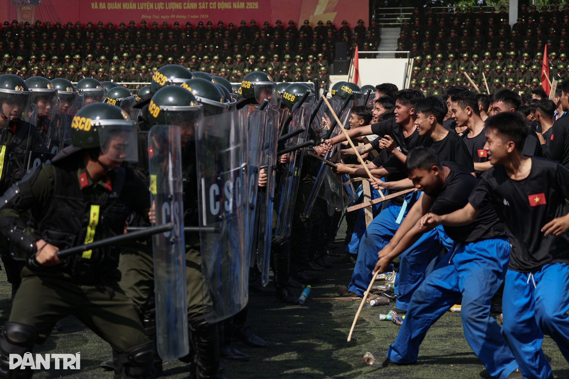 Mãn nhãn với màn diễn tập trấn áp bạo loạn của các học viên công an - 1