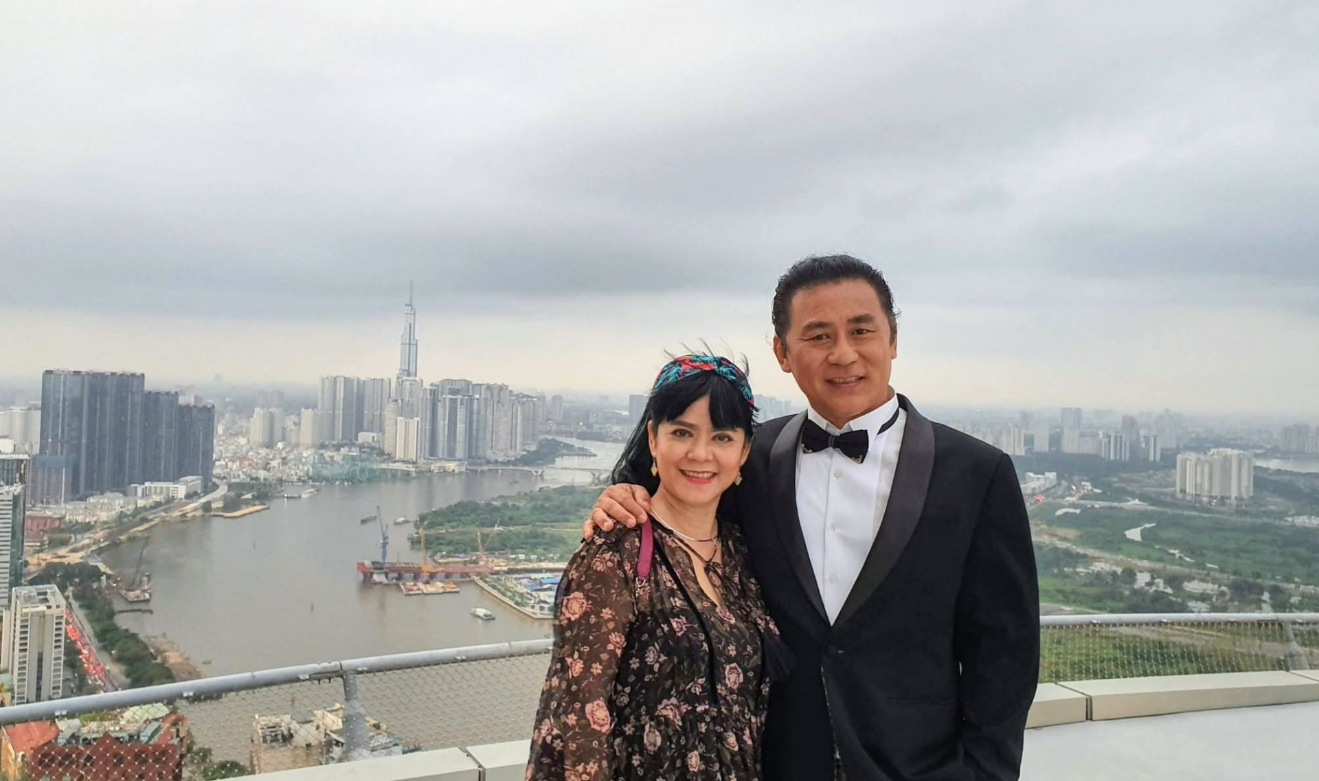 Man nong ben vo dien vien co ca nha pho