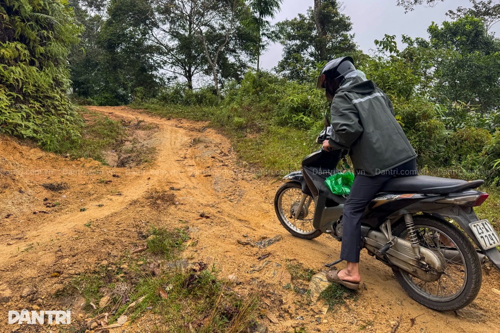 Mảnh đời tăm tối trong túp lều của người vợ khờ chăm chồng tai nạn - 1