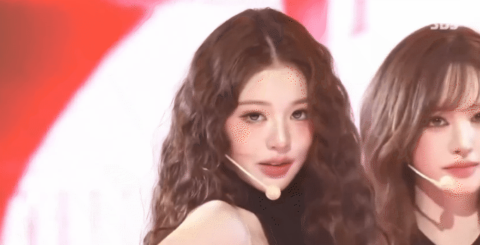 Mỹ nhân khổ nhất showbiz: Mất 3 năm để “vịt hoá thiên nga”, đẹp đến mấy cũng không được giật spotlight- Ảnh 1.