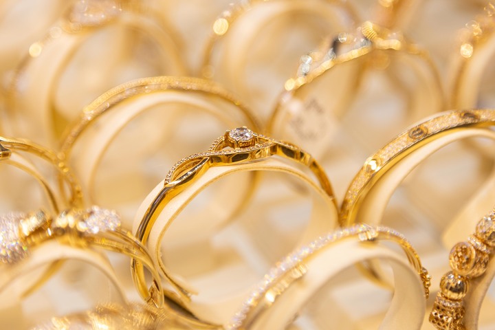 Giá vàng hôm nay 4/3: Mất hơn 200 USD/ounce, vàng lao dốc không phanh- Ảnh 1.