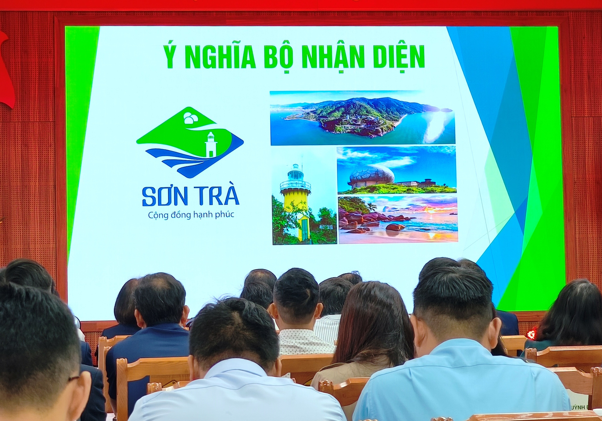 'Mắt thần Đông Dương' và hải đăng Sơn Trà đi vào logo một phường ở Đà Nẵng- Ảnh 1.