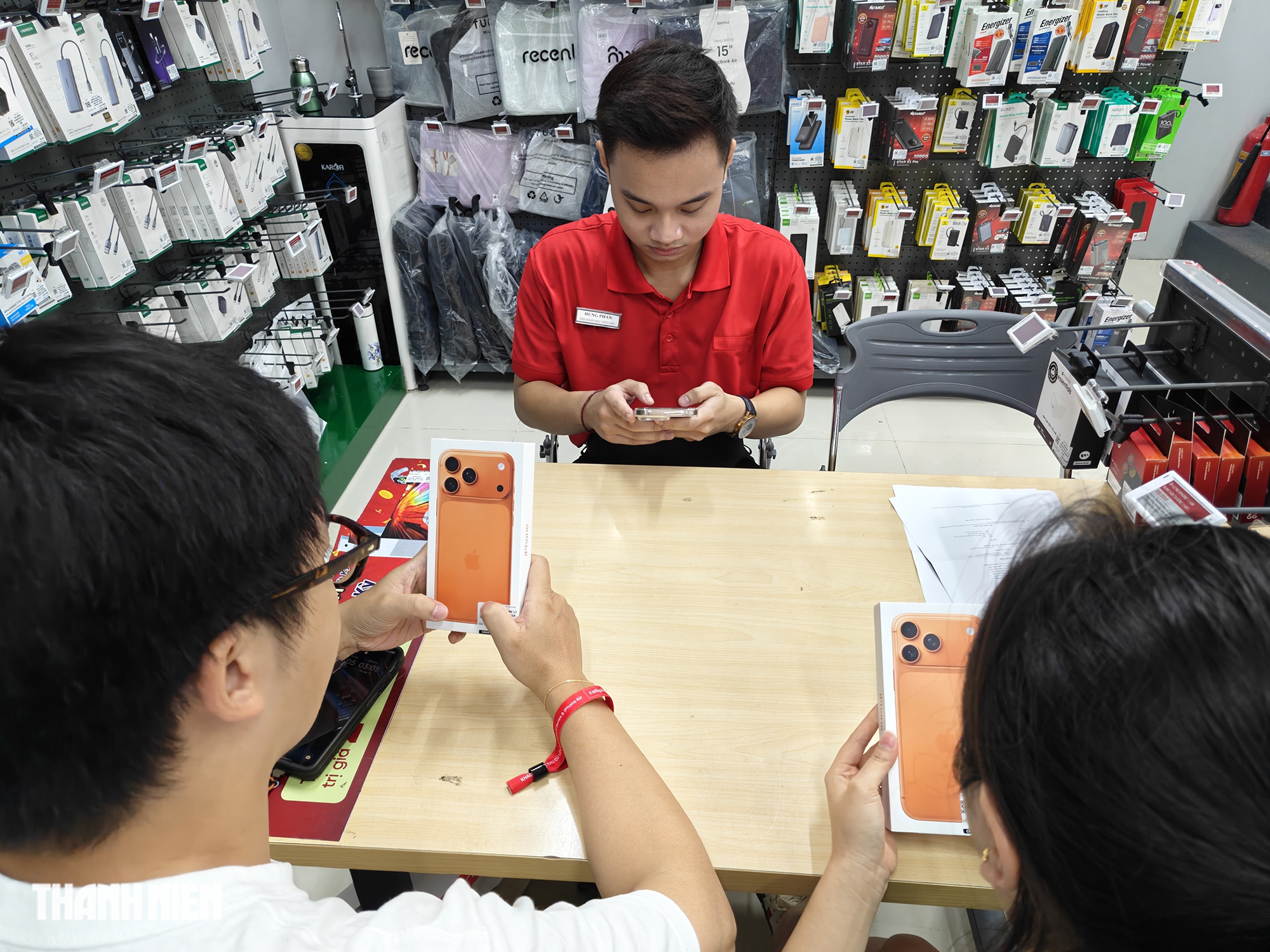 Mẫu iPhone duy nhất giữ vững giá sau 6 tháng mở bán - Ảnh 1.