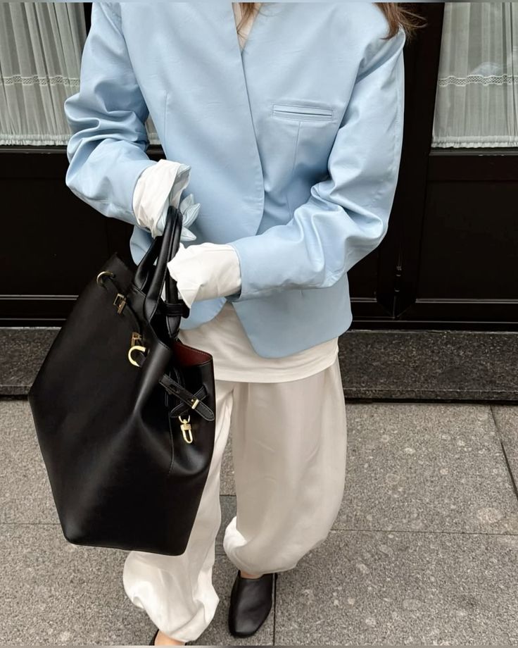 Ice Blue: Màu xanh “băng giá” này chắc chắn phải xuất hiện trong tủ đồ 2026 của bạn!- Ảnh 3.