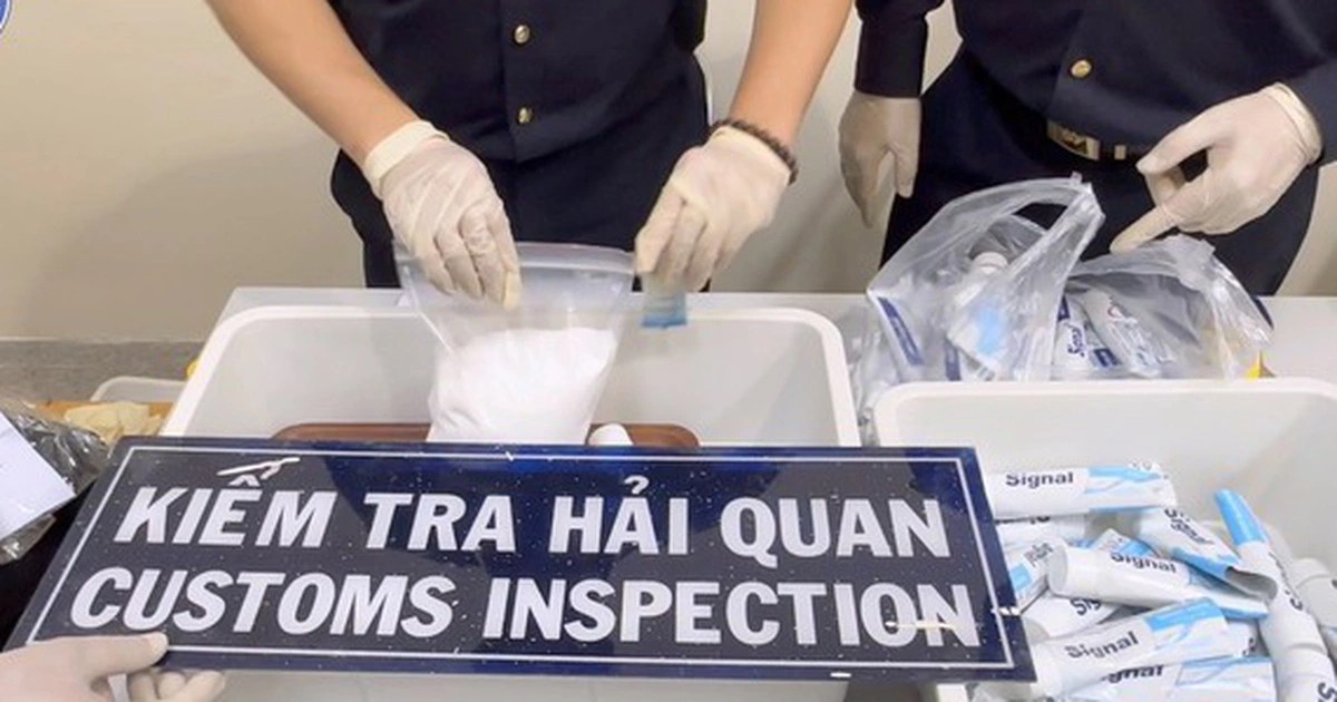 Máy quét hải quan tại sân bay nhìn thấu ma tuý, đồ vật cấm như thế nào?- Ảnh 1.