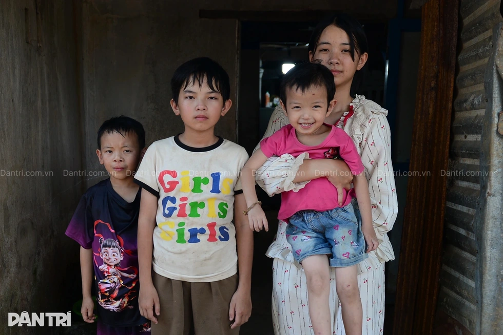 Mẹ bé gái 16 tuổi nuôi 3 em ở Lâm Đồng: Tôi không về, trừ khi con muốn - 3