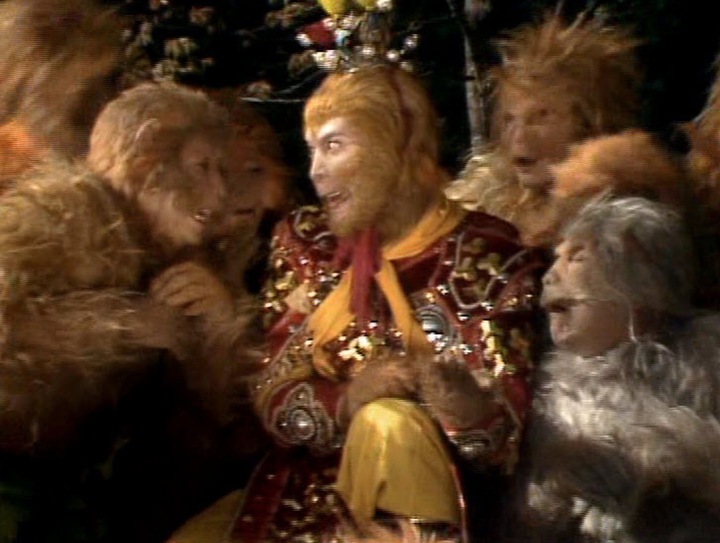 Sao nhí vào vai khỉ 