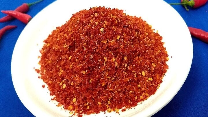 Mẹo phân biệt ớt bột thật với ớt bột trộn phẩm màu- Ảnh 2. Mẹo phân biệt ớt bột thật với ớt bột trộn phẩm màu- Ảnh 2.