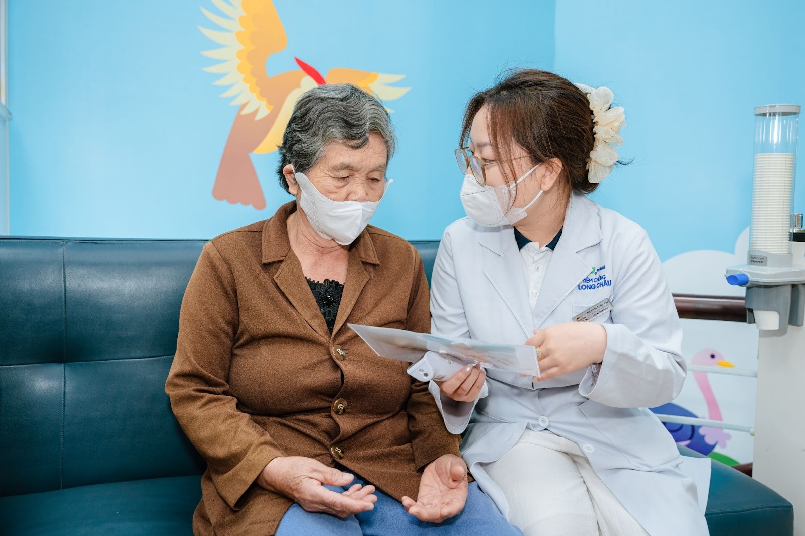 Long Châu mở rộng chuỗi hoạt động tiêm chủng cộng đồng: Miễn phí hàng ngàn mũi vắc xin cúm mùa cho người dân miền Trung- Ảnh 1.