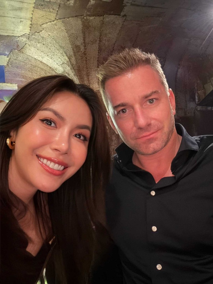 Minh Tú cập nhật tình hình sau khi mắc kẹt ở Trung Đông