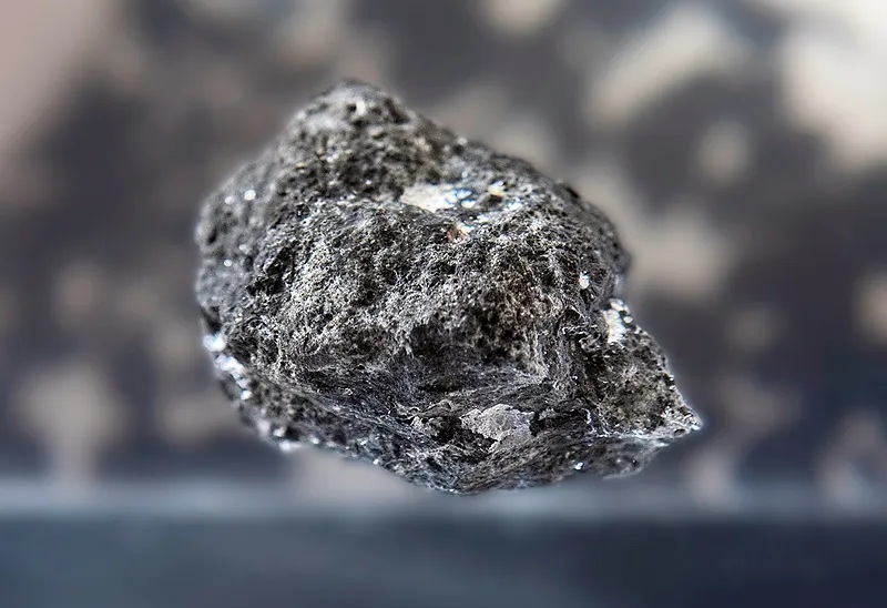 Mở niêm phong sau nửa thế kỷ, mẫu vật từ tàu NASA gây sốc - Ảnh 1.