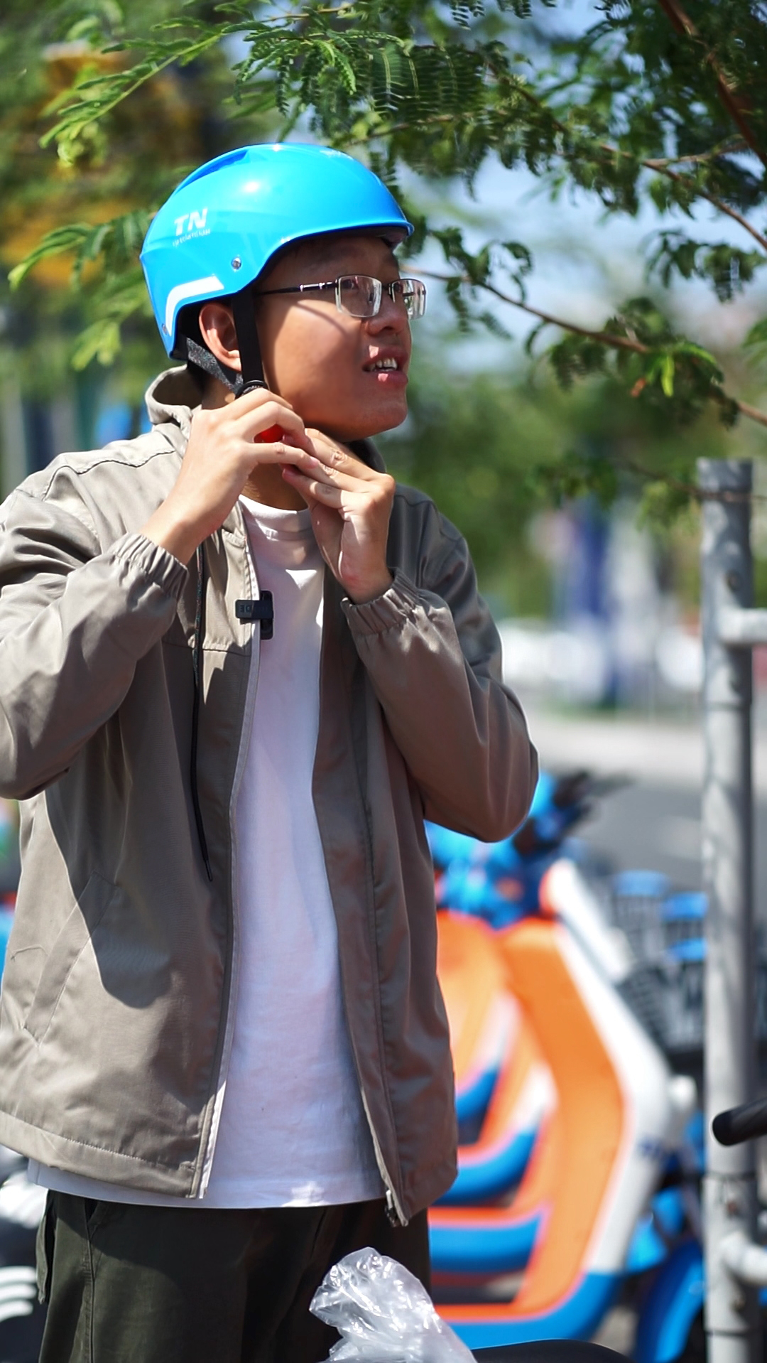 Đi thử xe đạp điện công cộng ở TP.HCM: Mở xe trong vài giây nhưng có những pha “đứng hình”- Ảnh 1.