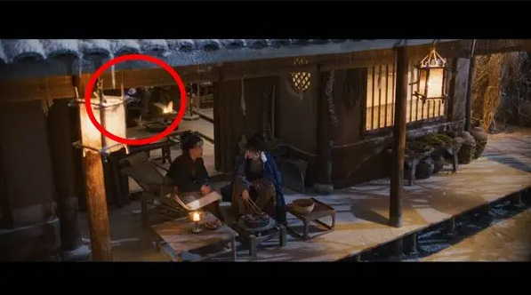 Mỏi tay nhặt cả rổ sạn “đầy ụ” ở Trục Ngọc: Nữ chính mặc váy đến từ tương lai, có xe điện thì cần gì cưỡi ngựa- Ảnh 1.