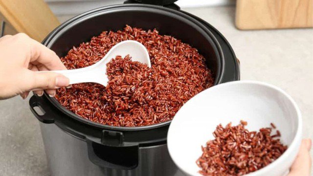 Món ăn giảm mỡ máu dễ chế biến, phù hợp cho cả gia đình 1 Khi chọn món ăn giảm mỡ máu cho bữa trưa, bạn nên ưu tiên các thực phẩm giàu protein để cung cấp năng lượng và duy trì cơ bắp.