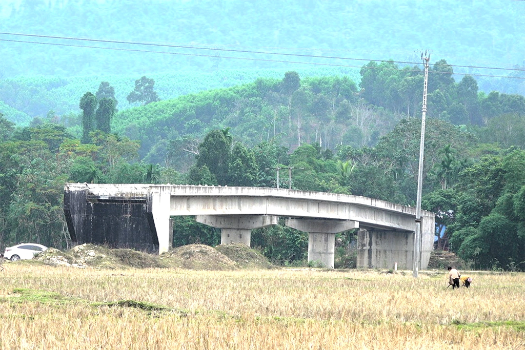Mong sớm chấm dứt cảnh 'cầu xây xong vẫn phải đi đường vòng'- Ảnh 1.
