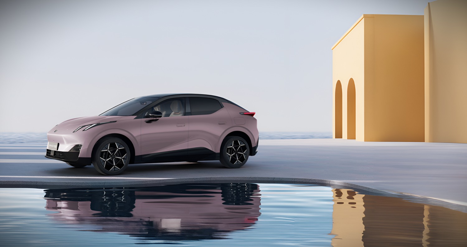 Một chiếc xe điện tại Trung Quốc vừa gặp tai nạn theo cách rất khó tưởng tượng- Ảnh 1.