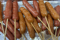 Cách nhận biết thịt lợn bệnh trong xúc xích, giò chả