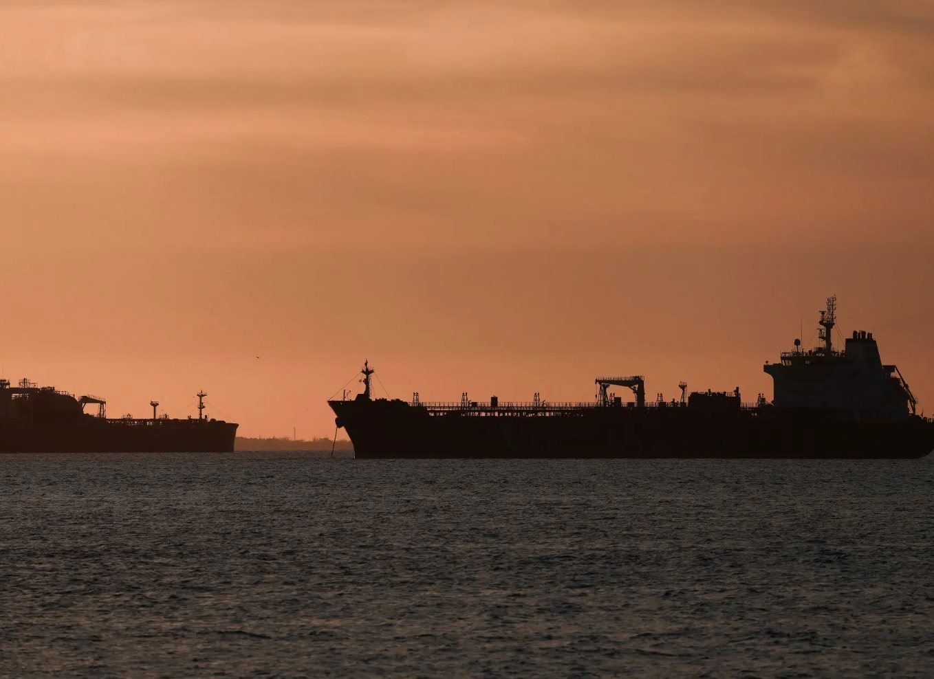 Chưa từng có: Một tàu chở 50.000 tấn khí đốt vừa vượt eo biển Hormuz bằng 