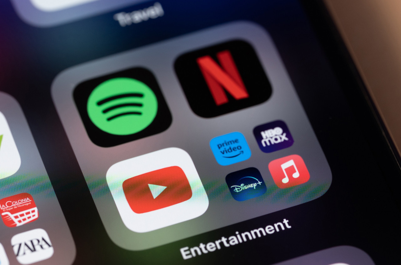 Mua bán tài khoản YouTube Premium, Netflix, Spotify có thể bị phạt tới 50 triệu đồng- Ảnh 1. Mua bán tài khoản YouTube Premium, Netflix, Spotify có thể bị phạt tới 50 triệu đồng- Ảnh 1.