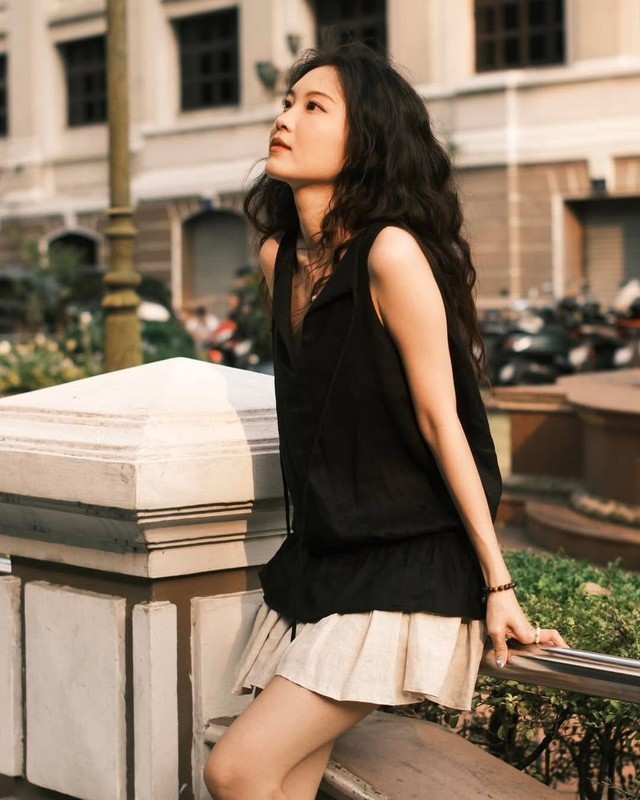 Mùa hè trong trẻo, nhẹ nhàng trên trang phục vải linen- Ảnh 1.