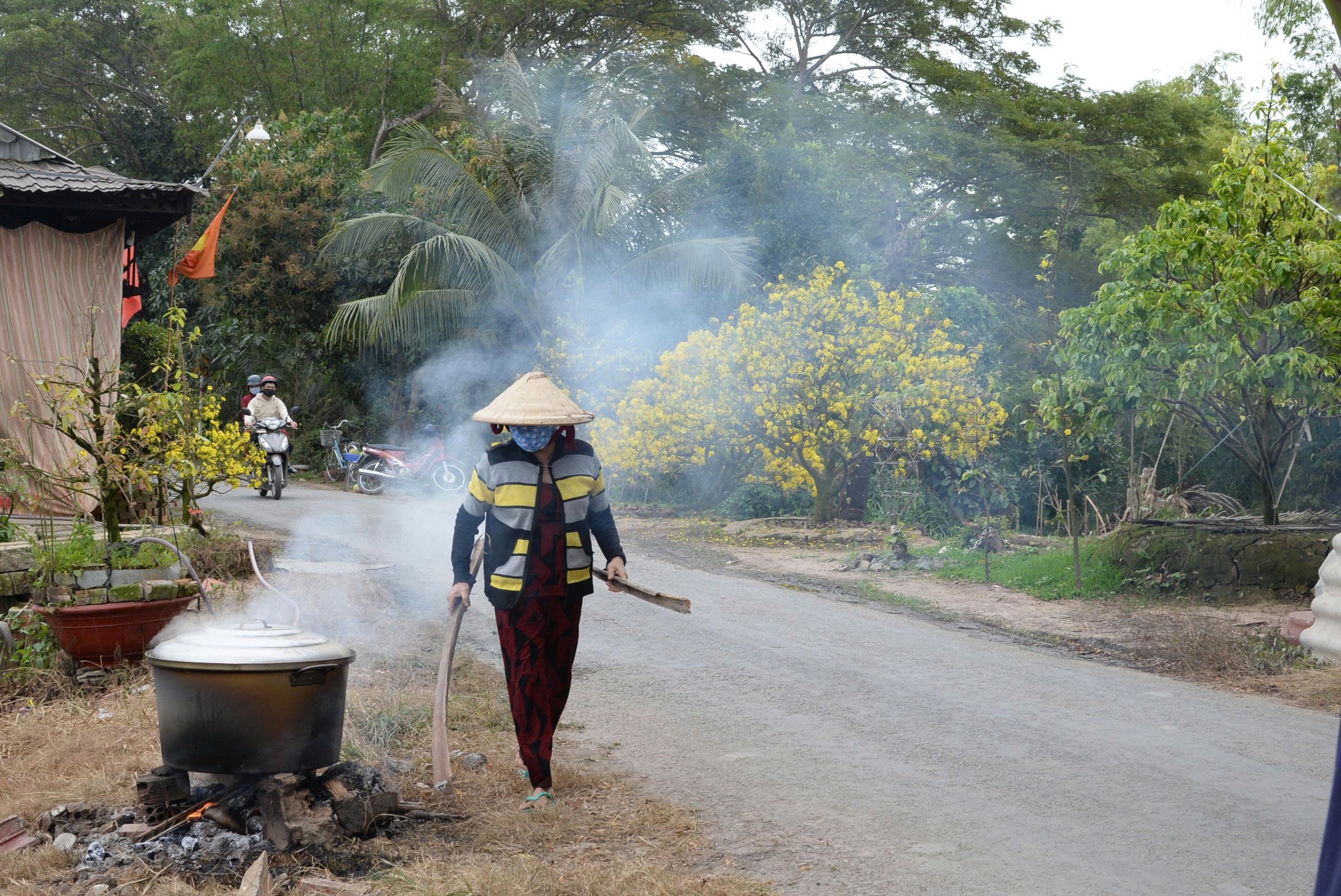Mùa hoa nở muộn - Tuổi Trẻ Online 1 tặng hoa - Ảnh 1.