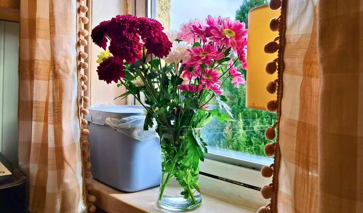 Mua hoa về cắm, đừng bao giờ đặt ở vị trí này trong nhà- Ảnh 1.