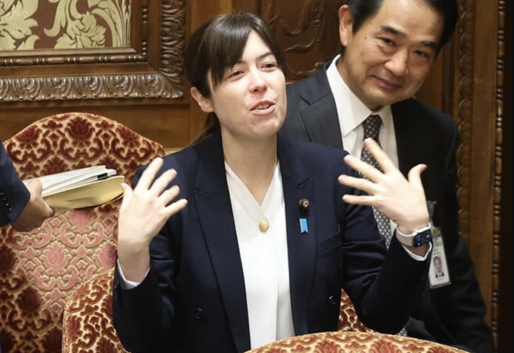 Muộn họp 5 phút, Bộ trưởng Nhật Bản gửi lời xin lỗi toàn thể người dân- Ảnh 1.