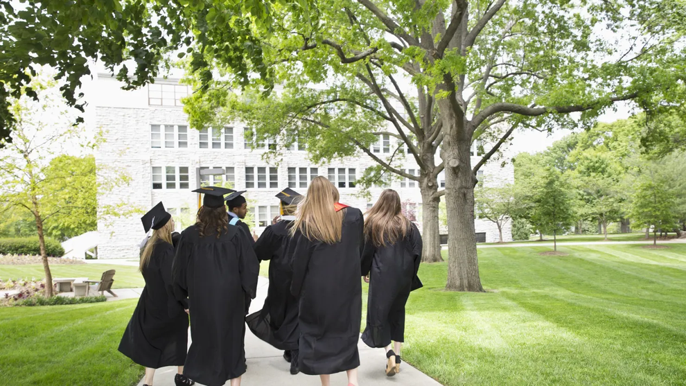 Mỹ, Anh dẫn đầu bản đồ du học toàn cầu dù chi phí đắt đỏ - 1