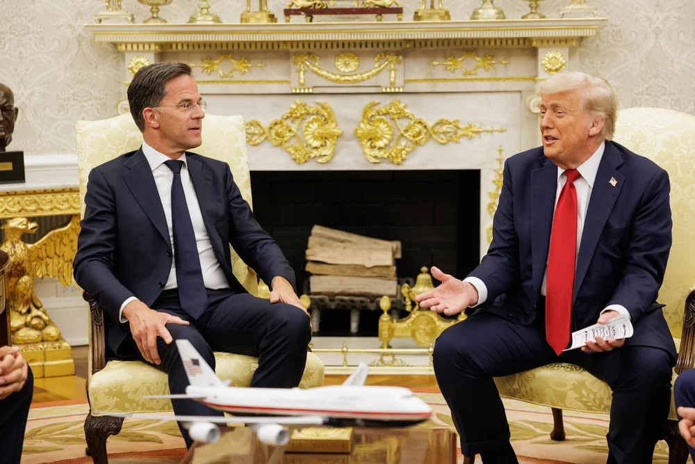 Tổng thống Mỹ Donald Trump (phải) và Tổng Thư ký NATO Mark Rutte. Ảnh: NATO my-nato-xuat-hien-ran-nut-lien-quan-eo-bien-hormuz-chuyen-gi-tiep-theo.png