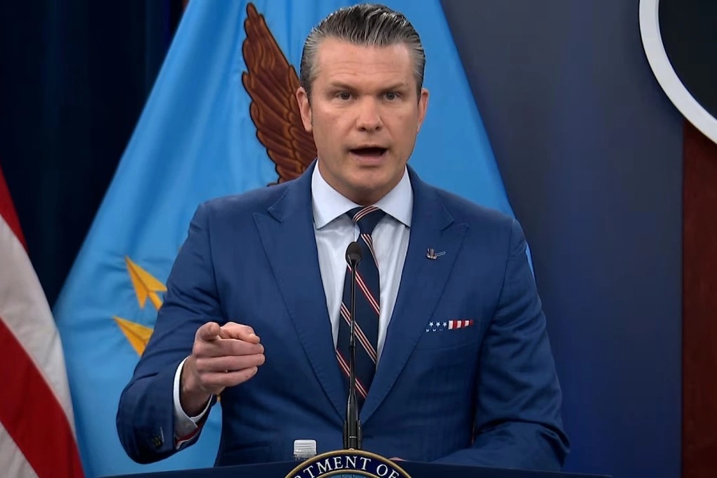 Mỹ cảnh báo không kích dữ dội nhất vào Iran hôm nay - 1