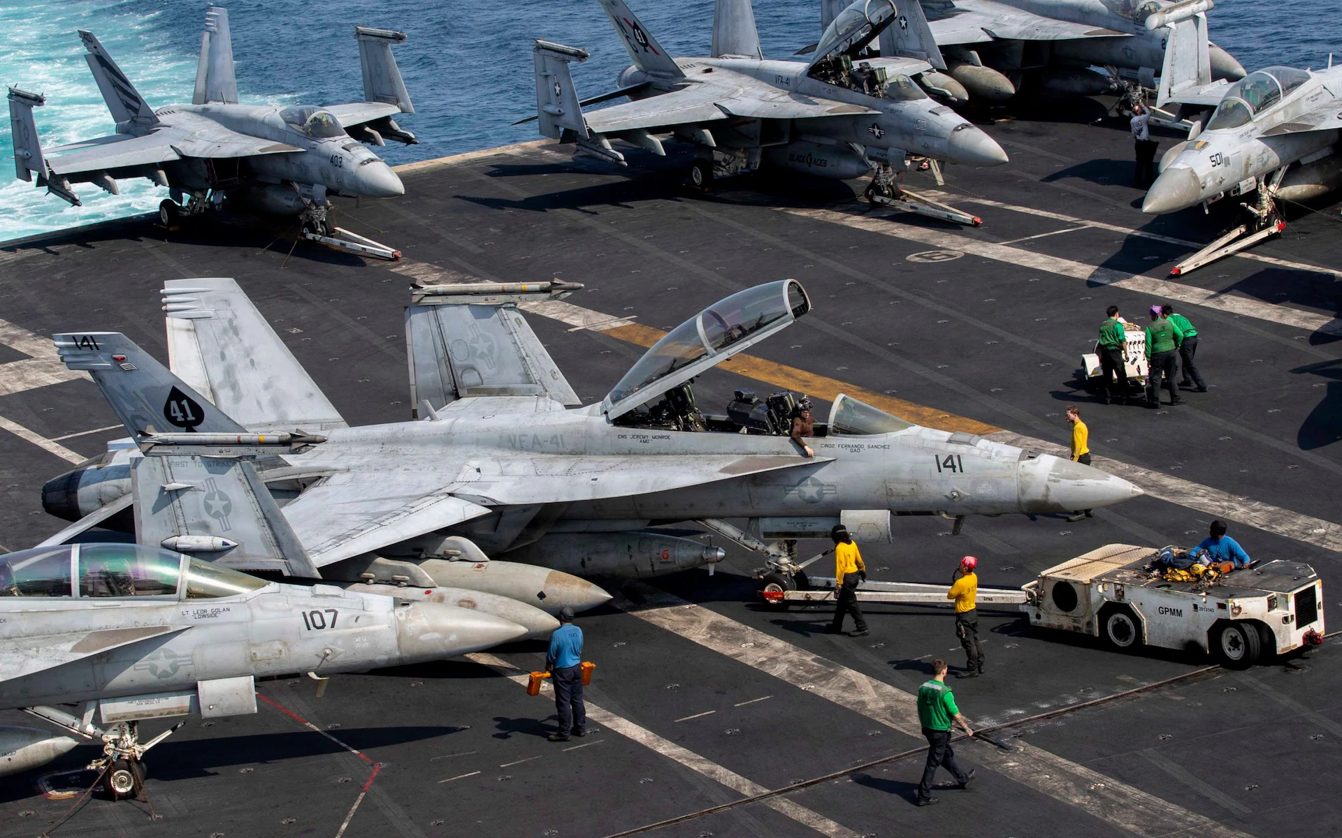 Mỹ mở chiến dịch khai thông eo biển Hormuz, điều nhiều quân tới Trung Đông - Ảnh 1.