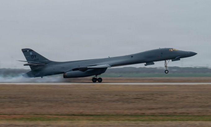 Oanh tạc cơ B-1B trở về Mỹ sau khi tham gia không kích Iran hôm 4/3. Ảnh: USAF