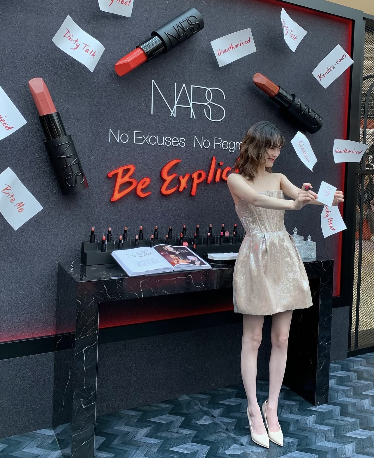 Mỹ nhân Squid Game chỉ còn 36kg dù cao 1m62, fan nhìn đôi chân gầy bước đi như sắp gãy mà xót- Ảnh 1.