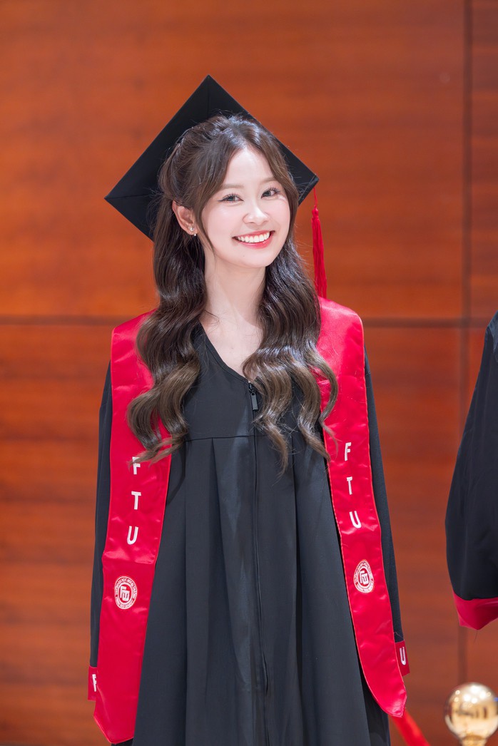 Một từ mô tả Lê Phương Quyên là "giỏi"