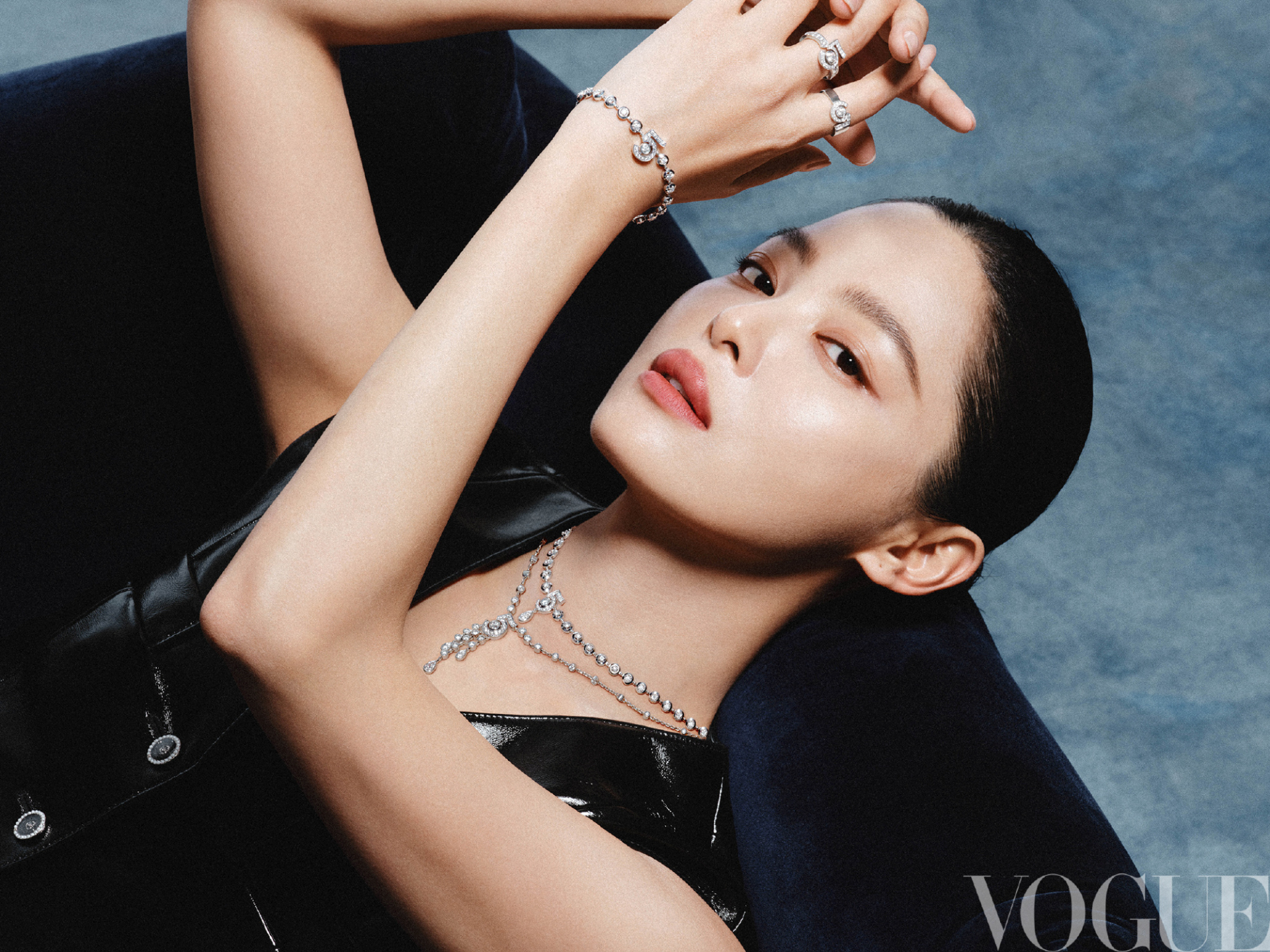 Mỹ nhân phim cung đấu ăn đậu hủ thối vô tư nhả vào tay trợ lý- Ảnh 1.