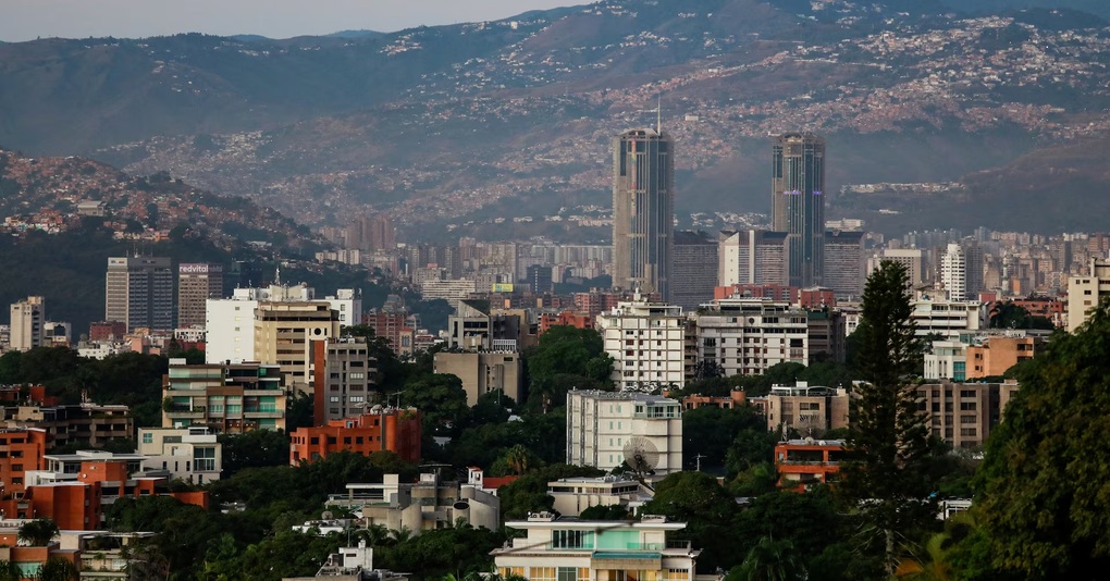 Mỹ nới lỏng trừng phạt, cá mập tài chính ồ ạt đổ về Venezuela - 1