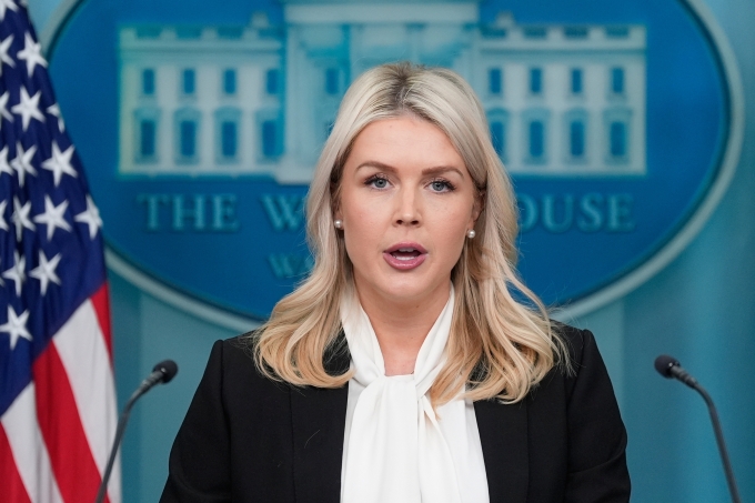 Thư ký báo chí Nhà Trắng Karoline Leavitt trong buổi họp báo ngày 4/3 ở thủ đô Washington. Ảnh: AP