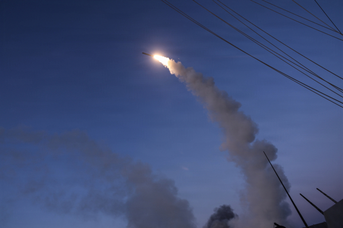 Tên lửa hành trình Tomahawk phóng từ khu trục hạm USS Thomas Hudner, ngày 5/3. Ảnh: AFP