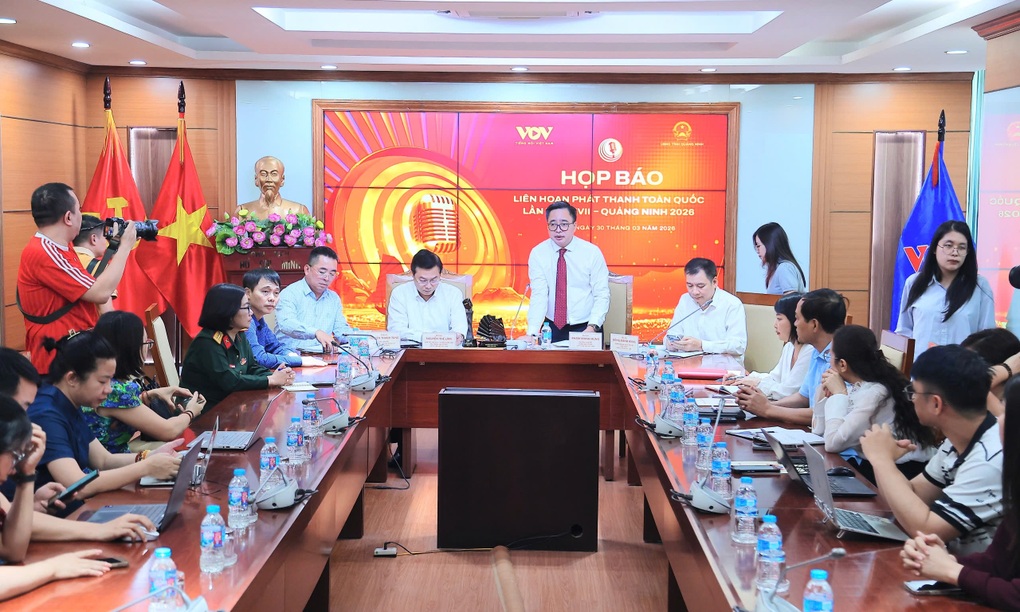 NSND Thanh Hoa tái hợp Hòa Minzy ở concert quy mô 50.000 người - 1