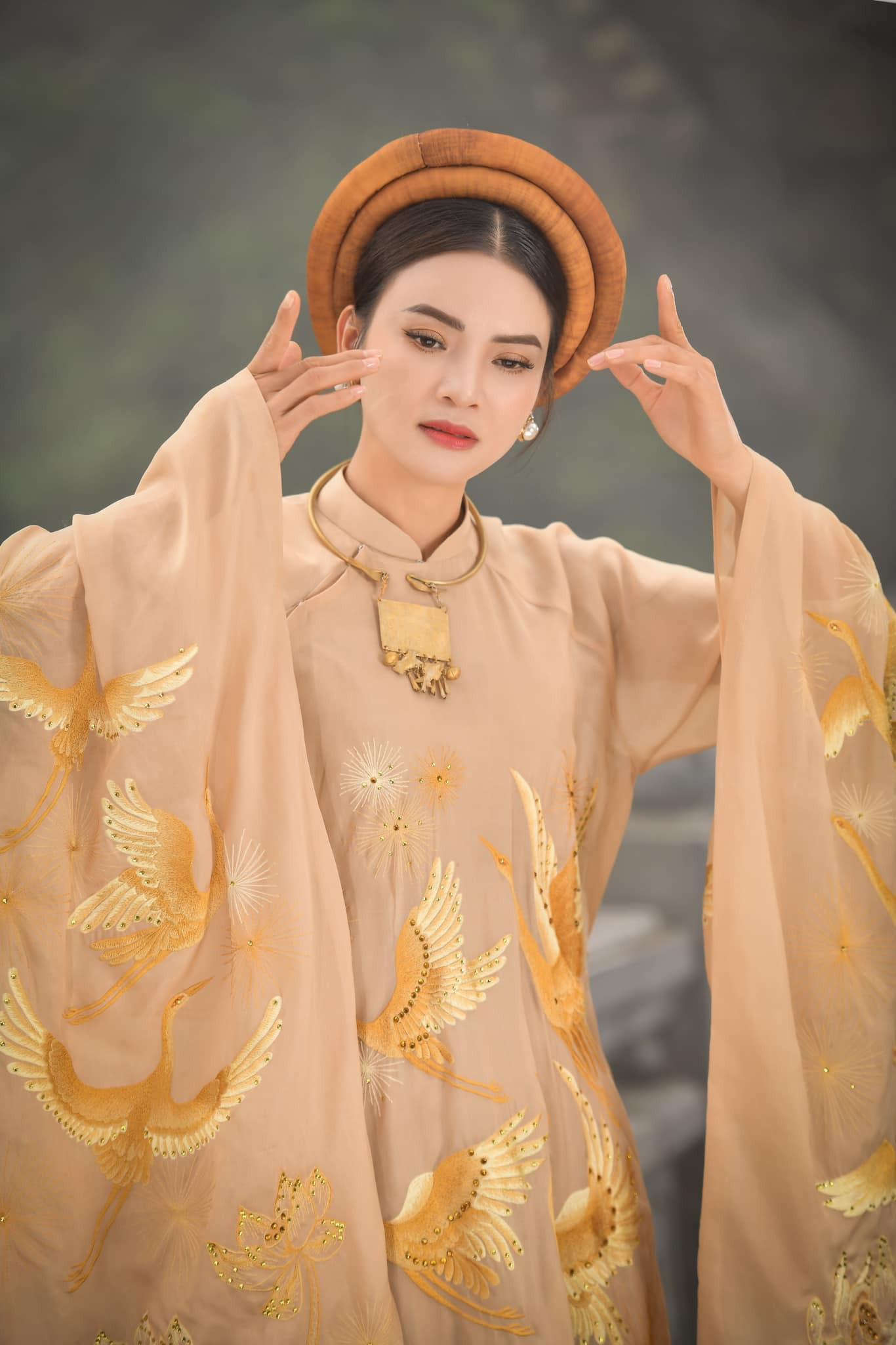 NSND trẻ nhất Việt Nam sở hữu biệt phủ nghỉ dưỡng rộng 8.000m2 ở Hà Nội, đi mỏi chân không hết- Ảnh 1.