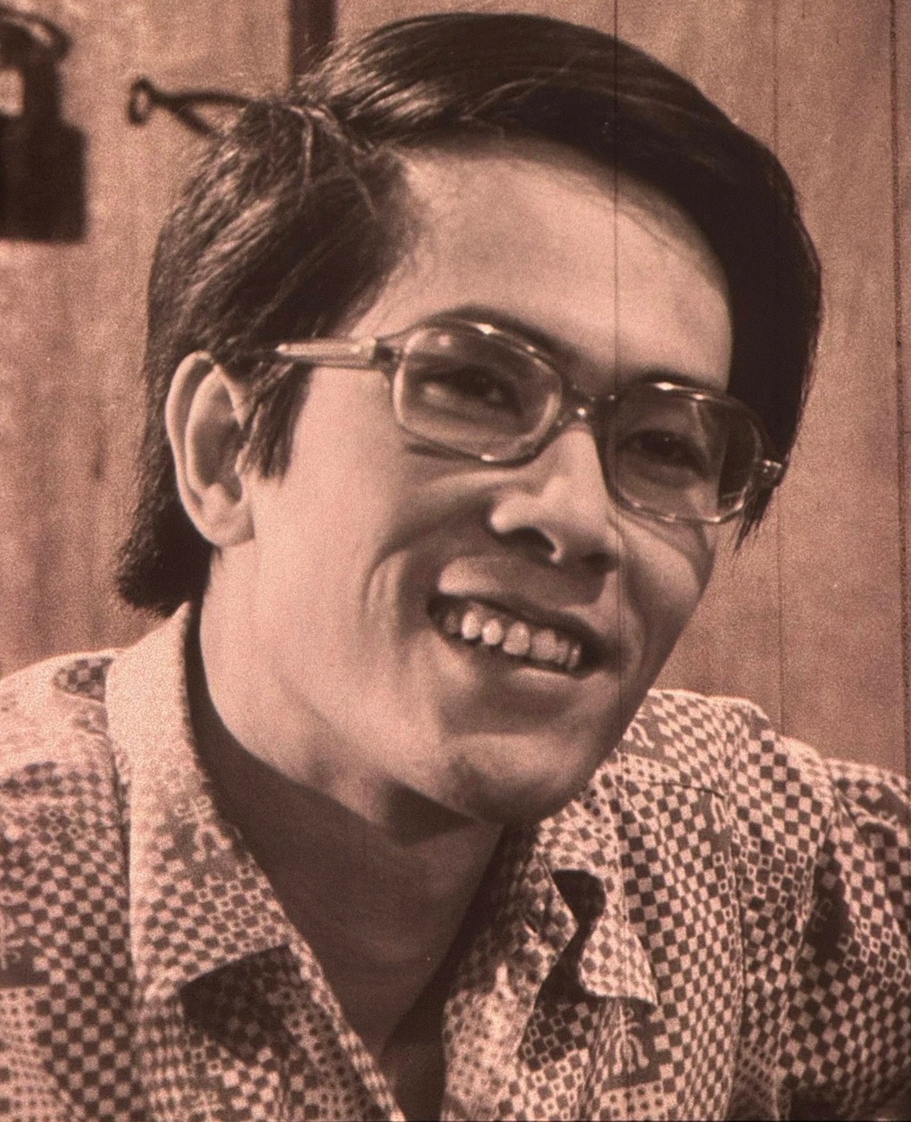 NSƯT Tất Bình: Nam thần màn ảnh một thời, thư của fan chất từng chồng - 1