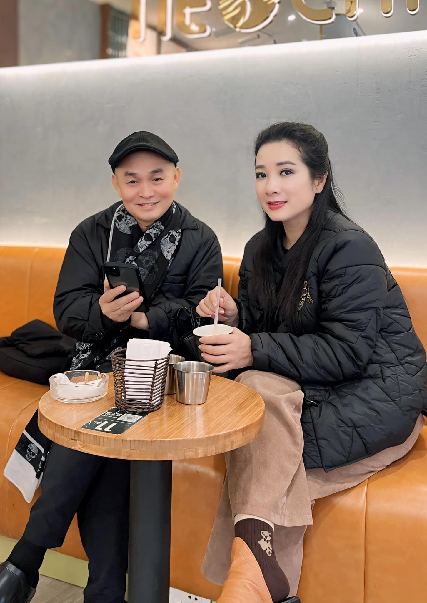 Mẹ đơn thân là nữ NSƯT đình đám 1 thời: U60 giàu có, đẹp căng tràn, nhiều người si mê tặng vàng- Ảnh 1.