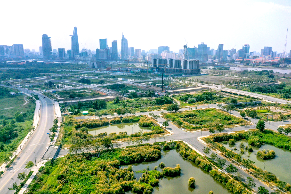 Năm 2026 TP.HCM sẽ đấu giá 8 lô đất ở Thủ Thiêm và 42 nhà đất - Ảnh 1.